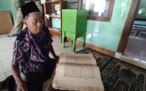 Di Dusun Kauman, Desa Gogodalem, Kecamatan Bringin, Kabupaten Semarang, Jawa Tengah, terdapat sebuah Al-Qur'an berusia ratusan tahun yang berasal dari masa pemerintahan VOC, dikenal sebagai Al-Qur'an Blawong. Kini, Al-Qur'an tersebut disimpan dengan rapi di Masjid At-Taqwa di Dusun Kauman.