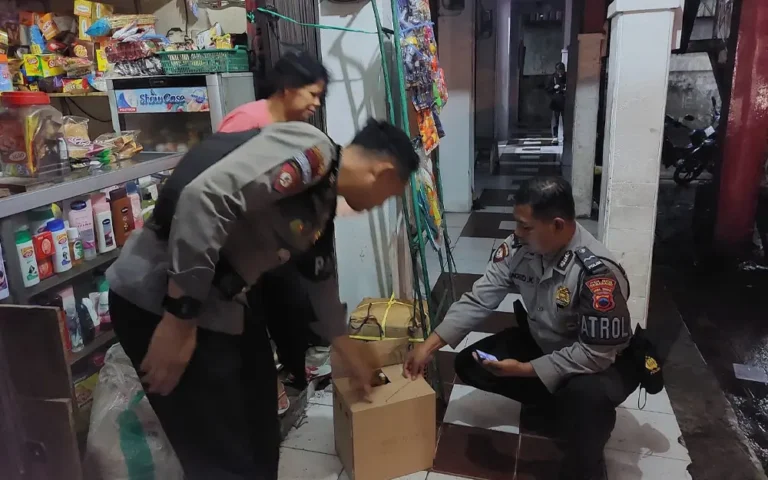 Personel Polres Semarang berhasil mengamankan tak kurang dari 57 botol minuman keras (miras) berbagai jenis dan merek dari sejumlah tempat di Semarang yang diketahui menjual dan menyimpan minuman beralkohol tersebut tanpa izin. Kapolres Semarang AKBP Achmad Oka Mahendra menjelaskan bahwa tindakan tersebut merupakan bagian dari kegiatan rutin yang ditingkatkan untuk menjaga kondusifitas serta memberikan kenyamanan dan keamanan umat muslim selama bulan Ramadan.