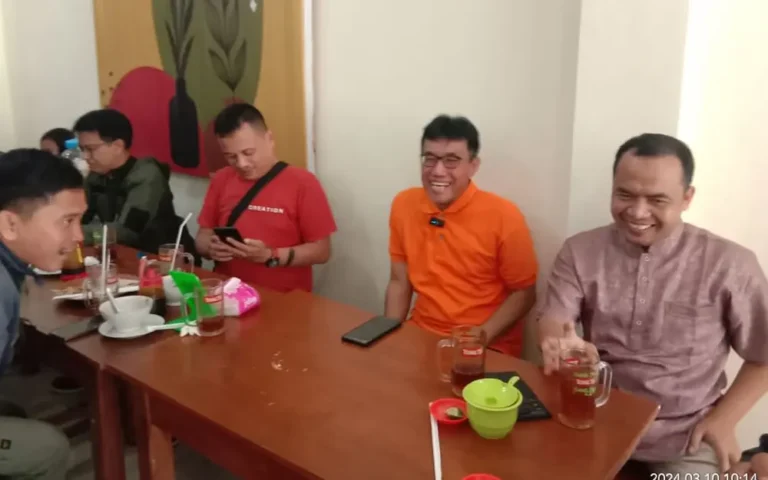 Dr. H. Muhammad Haris, S.S., M.Si., seorang Calon Legislatif (Caleg) dari Partai Keadilan Sejahtera (PKS) Dapil I Jawa Tengah, menyampaikan rasa syukurnya setelah berhasil meraih kursi di dapil tersebut pada Pemilu Legislatif DPR RI 2024. Dalam pernyataannya kepada wartawan pada hari Minggu (10/3/2024), Haris mengucapkan terima kasih kepada masyarakat dari Salatiga, Semarang, dan Kabupaten Kendal serta kabupaten Semarang atas dukungan yang mereka berikan.