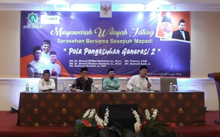 Musyawarah Wilayah (Muswil) Majelis Pesantren dan Ma’had Dakwah Indonesia (MAPADI) Provinsi Jawa Tengah membahas pentingnya penyesuaian pola asuh terhadap generasi Z di Hotel Azhima Solo, Jawa Tengah, pada Minggu (3/3/2024). Dengan tema "Pola Pengasuhan Generasi Z", acara ini dihadiri oleh 54 orang dari Pengurus Wilayah, Pengurus Daerah, dan perwakilan Pesantren anggota MAPADI Jawa Tengah.
