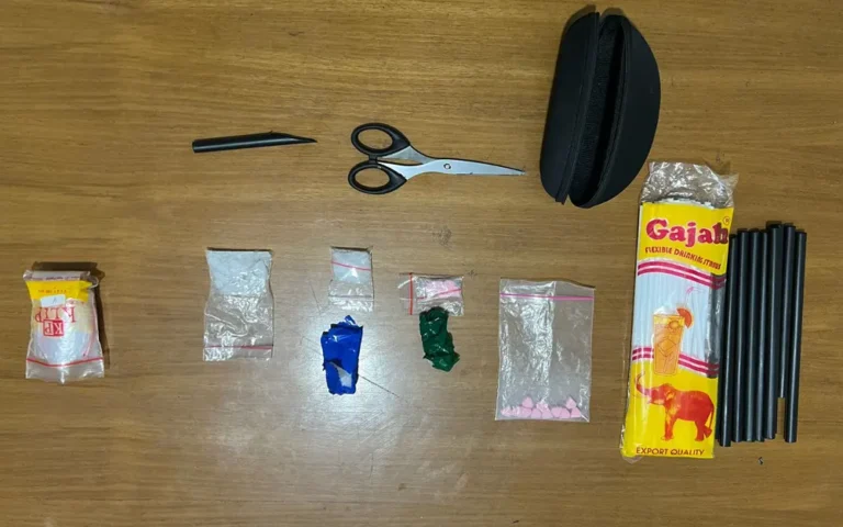 Satuan Reserse Narkotika dan Obat-Obatan Lainnya (Satresnarkoba) Polres Salatiga berhasil mengamankan pasangan suami istri di sebuah rumah kontrakan di Perum Bhuvana, Jalan Plongkowati Tegalrejo Argomulyo, Kota Salatiga.