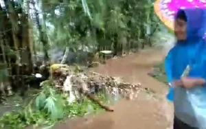 Meluapnya debit air di Sungai Belimbing, Desa Susukan, Kecamatan Susukan, Kabupaten Semarang pada Selasa (5 Maret 2024) sore menyebabkan air meluap hingga ke jalan, mengakibatkan kelumpuhan arus lalu lintas di jalur Susukan-Suruh. Video amatir dari warga setempat menunjukkan banjir di akses jalan menuju Kecamatan Suruh dari Kecamatan Susukan. Debit air yang meningkat juga menyebabkan banjir di beberapa titik lainnya, termasuk di Sirkuit Alam Indah Regunung, Tengaran, serta Dusun Randu Banyu dan Dusun Papringan, Desa Duren, Kecamatan Tengaran.