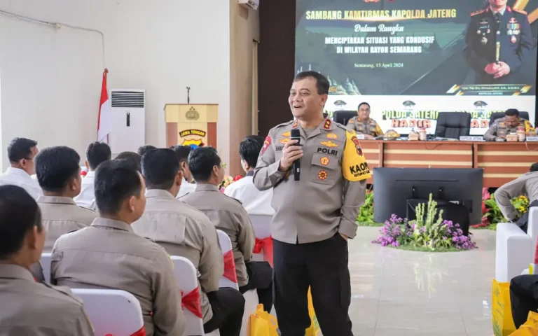Irjen Pol Ahmad Luthfi, Kapolda Jateng, memperingatkan seluruh personel dan warga untuk tetap waspada terhadap lingkungan setempat, meskipun musim libur Lebaran sudah berakhir. Hal ini disebabkan oleh keberadaan sejumlah warga yang belum kembali ke tempat asalnya setelah liburan.