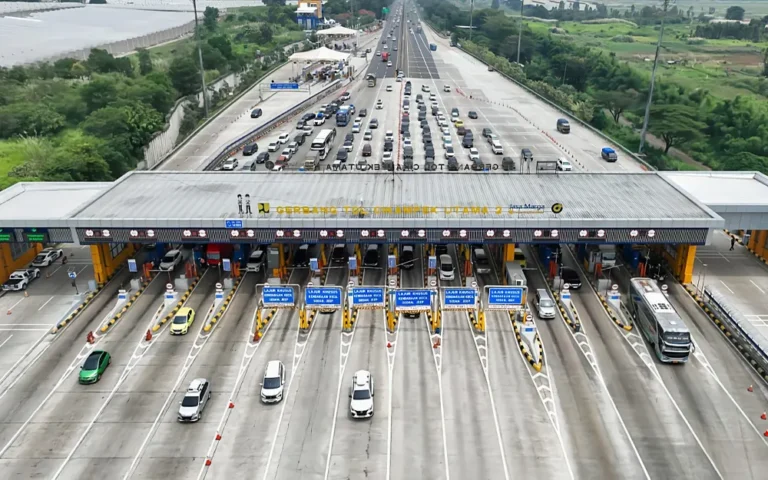 Dalam rangka mendukung kelancaran arus mudik tersebut, Kepolisian menerapkan rekayasa lalu lintas One Way sejak Jumat, 5 April 2024, pukul 21.50 WIB, dimulai dari KM 72 GT Cikampek Utama hingga JM 414 GT Kalikangkung Jalan Tol Batang-Semarang