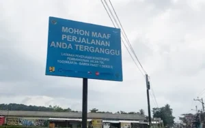 Pembangunan proyek Tol Yogya-Bawen seksi VI di wilayah Kecamatan Bawen, Kabupaten Semarang, terus berlanjut dengan progres yang tampak di beberapa lokasi, termasuk di sekitar Pasar Pon Ambarawa dan SMKN 1 Bawen hingga jalan menuju arah Gembol dan persimpangan Bintangan dekat Jalan Lingkar Ambarawa.