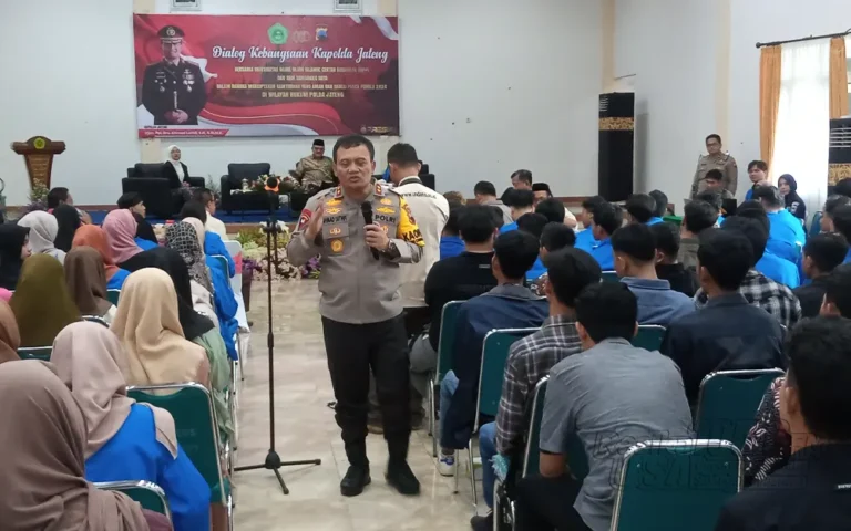 Polda Jateng berupaya menciptakan situasi kondusif menjelang Pemilihan Kepala Daerah (Pilkada) 2024, dengan fokus pada peran kalangan mahasiswa. Kapolda Jateng Irjen Pol Ahmad Luthfi menekankan pentingnya menjaga kondusifitas pasca pemilu melalui Operasi Mantap Brata, dengan personel Polda Jateng tersebar di 117 ribu TPS untuk mengamankan jalannya pemilu.