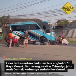 Kecelakaan Melibatkan Truk dan Bus Engkel di Pantura Genuk, Semarang