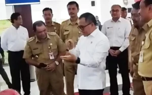 Menteri Pendayagunaan Aparatur Negara dan Reformasi Birokrasi (Menpan RB) Abdullah Azwar Anas melakukan peninjauan terhadap berbagai pelayanan umum di mal pelayanan publik (MPP) Kabupaten Semarang di Lopait, Tuntang, pada Senin (29/4/2024) siang.