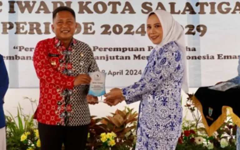 Ketua Ikatan Wanita Pengusaha Indonesia (IWAPI) Kota Salatiga, Sri Wahyuni, menjadi satu-satunya bakal calon Wakil Walikota perempuan yang secara resmi mengembalikan formulir pendaftaran ke DPC PDIP pada Minggu, 19 Mei 2024. Sri Wahyuni mengungkapkan keputusannya untuk maju sebagai calon Wakil Walikota dalam Pilwakot Salatiga 2024 dengan alasan realistis, mengingat konstelasi politik di Salatiga.