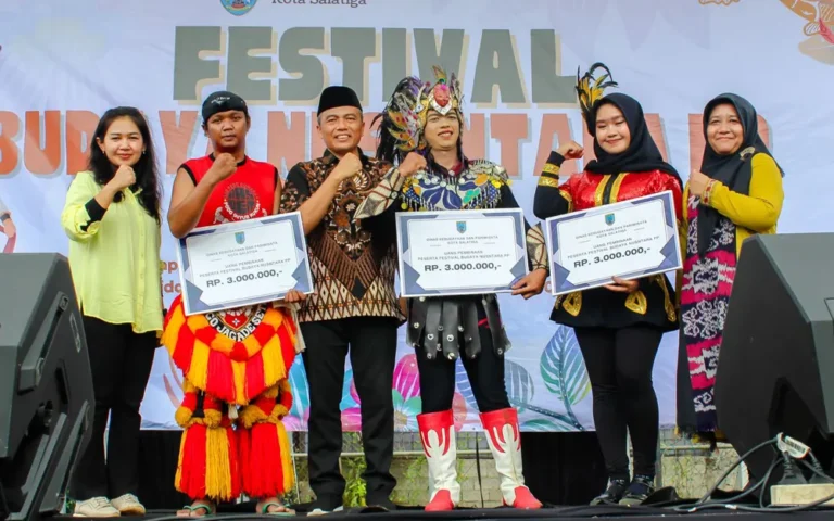 Pondok Pesantren Tarbiyatul Islam Al Falah Salatiga bersama Dinas Pariwisata Kota Salatiga sukses menyelenggarakan Pawai Taaruf Piala Wali Kota ke-3 dan Festival Budaya Nusantara pada Sabtu (25/5/24) di Lapangan Desa Kecandran, Kecamatan Sidomukti, Salatiga, dengan tujuan merayakan dan menjaga keberagaman di Indonesia.