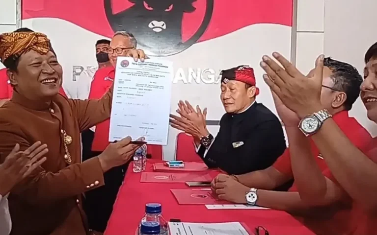 H. Supriyadi S.Sos, MA., salah satu kader PDI Perjuangan, menjadi orang pertama yang mengambil berkas pendaftaran sebagai bakal calon Wali Kota Semarang 2024. Tindakan tersebut dilakukan tepat pada peringatan Hari Jadi Kota Semarang ke-477 di halaman Balaikota Semarang pada Kamis (2/5/2024).
