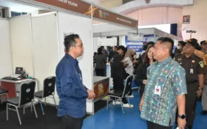 Pada Selasa (28/5/2024), ratusan pemuda antusias mendatangi Salatiga Job Fair 2024 yang diadakan oleh Pemkot Salatiga melalui Diperinnaker di aula UIN Salatiga. Acara dua hari ini diikuti oleh 62 perusahaan ternama dari berbagai sektor. Pj. Wali Kota Salatiga, Yasip Khasani, menyatakan bahwa job fair ini rutin diadakan dua kali setahun untuk mengurangi pengangguran dan menyejahterakan masyarakat.