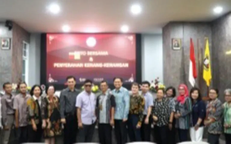 rogram Studi (Prodi) Kedokteran Fakultas Kedokteran dan Ilmu Kesehatan (FKIK) Universitas Kristen Satya Wacana (UKSW) menggelar Kuliah Tamu "Prevensi dan Rehabilitasi Penyakit Jantung" pada tanggal 30 April 2024 di Ruang F114. Acara ini berhasil menarik perhatian ratusan peserta, terdiri dari mahasiswa dan dosen FKIK UKSW, serta dosen dari Universitas Sam Ratulangi (UNSRAT), Puskesmas, dan Dinas Kesehatan Kota Salatiga.