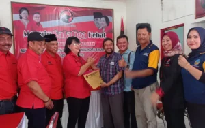 Pada hari kedua penjaringan dan pendaftaran bakal calon Walikota dan Wakil Walikota Salatiga dari DPC PDIP Kota Salatiga, puluhan relawan Koncone Dandan, pendukung politisi dan pengusaha muda Dandan Febri Herdiana, datang mendaftar. Koordinator Relawan Koncone Dandan, Emi Rahmadiyanto, menyampaikan bahwa Dandan Febri dipandang memiliki kesamaan dengan militansi, sehingga memutuskan untuk memajukan eks Ketua DPD Partai Nasdem Kota Salatiga ke DPC PDIP