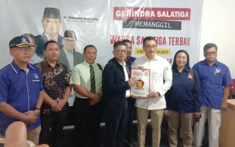 Pada Senin (27/5/2024), politisi senior Partai Nasdem sekaligus pengusaha, Thomas Suyanto, menjadi orang pertama yang mengembalikan formulir pendaftaran bakal calon (Balon) Wakil Wali Kota Salatiga periode 2025-2029 melalui Partai Gerindra. Thomas berencana melamar posisi tersebut sebagai pilihan rasional berdasarkan berbagai pertimbangan dan sesuai dengan visi misinya yang ingin melanjutkan "Salatiga Hati Beriman Sejahtera." Sebelumnya, Thomas pernah menjadi anggota legislatif di Partai Gerindra sebelum bergabung dengan Partai Nasdem.