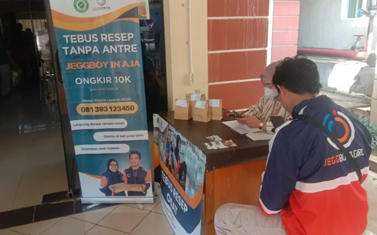 Untuk memberikan kemudahan bagi pasien dan masyarakat yang ingin mengambil obat di RSUD Salatiga, Jeggboy & Girl Salatiga menyediakan layanan Tebus Antar Obat. Layanan ini dirancang untuk pasien yang telah menjalani perawatan di Poli Rawat Jalan agar tidak perlu menunggu lama untuk mendapatkan obat.