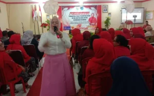 Pada tanggal 20 Juni 2024, Peni Ngesti Nugraha, istri Bupati Semarang, menyoroti tingginya kasus perceraian di kalangan guru, yang sebagian besar disebabkan oleh seringnya bermain media sosial seperti TikTok dan Instagram, saat memberikan pembinaan kepada anggota Dharma Wanita IIKK di Kecamatan Tengaran. Peni mengingatkan pentingnya fokus mengurus rumah tangga dan mengurangi penggunaan HP, untuk mencegah masalah seperti CLBK (Cinta Lama Bubarkan Keluarga).