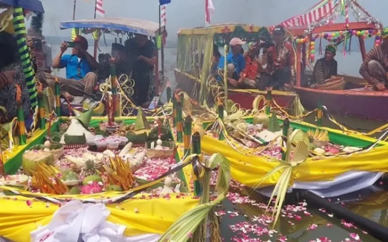 Pemerintah Kabupaten Semarang terus berinovasi dalam memajukan pariwisata dan ekonomi lokal dengan mengoptimalkan kalender event tahunan yang mencakup berbagai acara budaya, pameran, dan olahraga sepanjang tahun. Bupati Semarang, Ngesti Nugraha, menjelaskan bahwa kalender ini memperkenalkan kekayaan budaya dan potensi lokal, memperkuat identitas budaya, serta membantu wisatawan merencanakan kunjungan mereka.