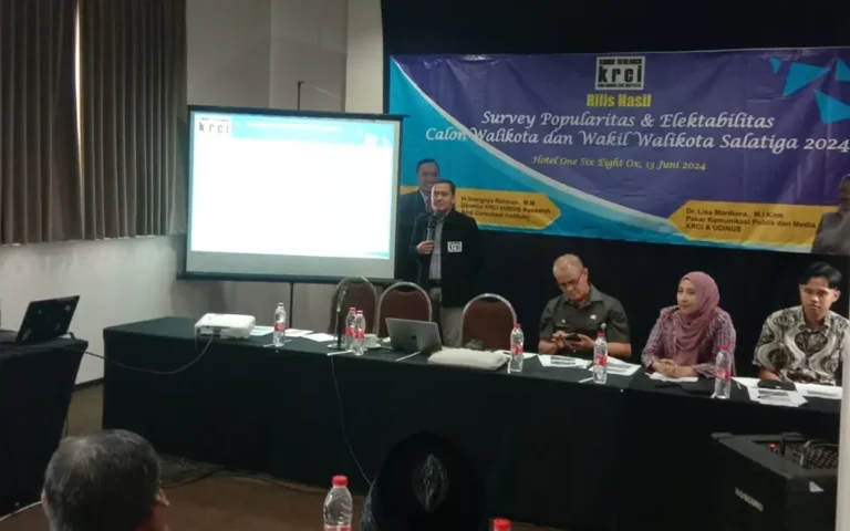 Gading Marten, anak dari Roy Marten, mencuat sebagai kandidat calon kepala daerah dalam bursa Pilkada Kota Salatiga 2024 berdasarkan survei Lembaga Krisis Research And Consultant Institute (KRCI) yang dirilis Kamis (13/6/2024). Survei yang dilakukan KRCI pada 3-12 Juni 2024 dengan metode multistage random sampling melibatkan 400 responden, menunjukkan nama Gading Marten mengemuka saat masyarakat Salatiga disodori pertanyaan tentang calon Wali Kota Salatiga.