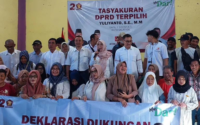 Empat caleg terpilih Partai Gerindra untuk DPRD Kota Salatiga, yakni Heri Subroto (Argomulyo), Riawan Woro (Tingkir), Siti Inayah (Sidorejo), dan Yuliyanto (Sidomukti), mengadakan syukuran dan sambang warga di daerah pemilihan masing-masing serta melakukan sosialisasi untuk bakal calon Gubernur Jawa Tengah Sudaryono dan bakal calon Wali Kota Salatiga Titik Kirnaningsih.