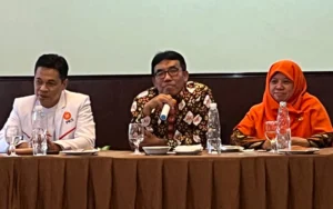 Muh Haris, caleg terpilih DPR RI dari Partai Keadilan Sejahtera (PKS) Dapil Jateng I, menyatakan kesiapannya maju dalam Pilkada Salatiga 2024 dan akan mundur dari DPR RI periode 2024-2029. Keputusan ini diambil berdasarkan penugasan dari DPP PKS, survei internal, serta permintaan warga Salatiga.