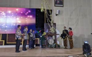 Pada Malam Grand Final Pemilihan Mas & Mbak Duta Wisata Kota Salatiga 2024, Faisal Dwi Aprianto dan Bunga Nurlaila Ramadhani dinobatkan sebagai Mas dan Mbak Kota Salatiga 2024/2025 setelah melewati seleksi ketat. Faisal dan Bunga, finalis nomor urut 11 dan 30, akan mempromosikan potensi wisata Salatiga di berbagai tingkatan selama satu tahun ke depan.