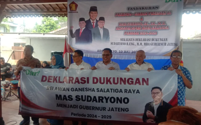DPC Partai Gerindra Kota Salatiga mengusulkan Titik Kirnaningsih sebagai calon Wali Kota Salatiga pada Pilwalkot 2024, yang merupakan istri mantan Wali Kota dua periode, Yuliyanto. Pencalonan ini diumumkan oleh Yuliyanto, Ketua DPC Partai Gerindra Kota Salatiga, dalam acara syukuran di Balai Pertemuan Jangkungan, Kelurahan Mangunsari, Rabu (10/7/2024).