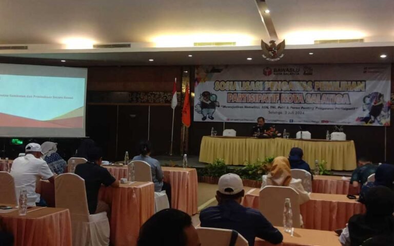 Bawaslu Kota Salatiga menegaskan bahwa seluruh ASN dan TNI/Polri harus tetap netral dalam pesta demokrasi, dengan sikap tegas terhadap aduan ketidaknetralan aparat pemerintah. Ketua Bawaslu Kota Salatiga, Djayusman Junus, menekankan hal ini dalam acara sosialisasi pengawas pemilihan partisipatif di Laras Asri Hotel. K