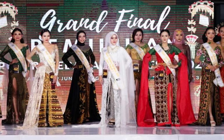 Javierlint Rachma Kusuma Nadhif (21), dari Dusun Pongangan, Desa Samirono, Kecamatan Getasan, Kabupaten Semarang, berhasil meraih gelar Puteri Kebaya Inspiratif Indonesia 2024 dalam ajang Pemilihan Puteri Kebaya Indonesia 2024 yang diadakan di Surabaya pada 27-29 Juni 2024.