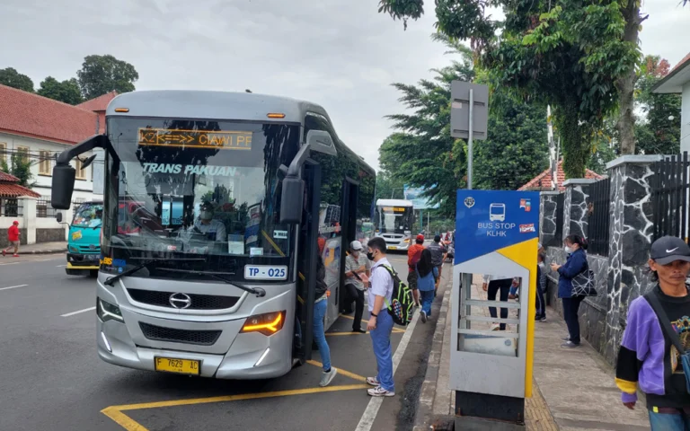 BisKita merupakan inisiatif pembenahan angkutan umum yang diluncurkan oleh Badan Pengelola Transportasi Jabodetabek pada tahun 2021 sebagai respon terhadap kondisi angkutan umum berbasis jalan di Bodetabek yang memprihatinkan, dengan banyak angkot berusia di atas 10 tahun yang semakin tidak diminati penumpang.