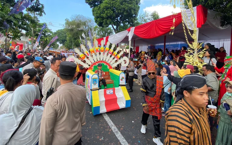 Pada Rabu (24/7/2024), Karnaval atau Kirab Kebudayaan memeringati HUT ke-1274 Salatiga kembali digelar dengan partisipasi 90 peserta dari berbagai unsur seperti Pemkot Salatiga dengan OPD-nya, perangkat kecamatan, pedagang pasar, pelajar, dan masyarakat umum.