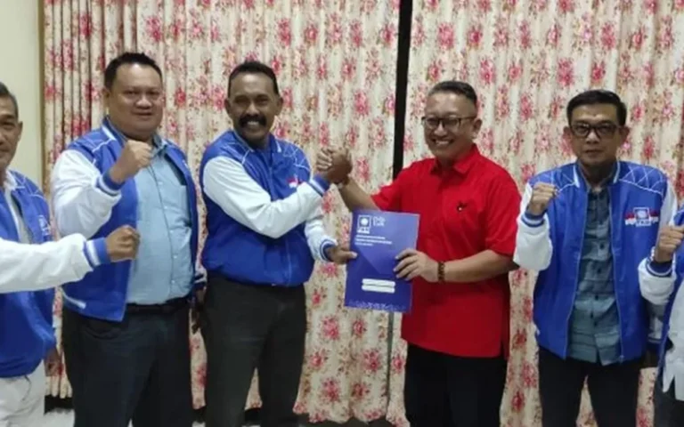 Bakal calon wali kota Salatiga 2024, Sinoeng N Rachmadi, mendapat dukungan dari DPD Partai Amanat Nasional (PAN) Salatiga, yang dinyatakan melalui rilis pers pada Jumat, 19 Juli 2024. Dukungan tersebut diserahkan oleh Ketua DPD PAN Salatiga, Amir Hafilin, bersama empat pengurus lainnya, dalam bentuk surat dukungan resmi.
