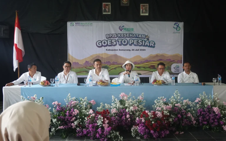 Program Petakan, Sisir, Advokasi, dan Registrasi (PESIAR) oleh BPJS Kesehatan berhasil meningkatkan kepesertaan Program Jaminan Kesehatan Nasional (JKN) di Kabupaten Semarang hingga 98,10% dari total 1.077.912 penduduk per 1 Juli 2024. Fokus utama BPJS Kesehatan adalah meningkatkan cakupan peserta JKN melalui Program PESIAR, yang mencakup pemetaan dan pendaftaran masyarakat di tingkat desa.