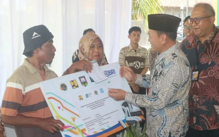 Pemerintah pusat melalui Kementerian PUPR mengalokasikan dana sebesar Rp26 miliar untuk uang ganti rugi warga terdampak proyek Bendungan Jragung di Dusun Kedungglatik, Desa Candirejo, Pringapus, Kabupaten Semarang, guna membebaskan 41 bidang tanah, melanjutkan 53 bidang yang telah dibebaskan sebelumnya.