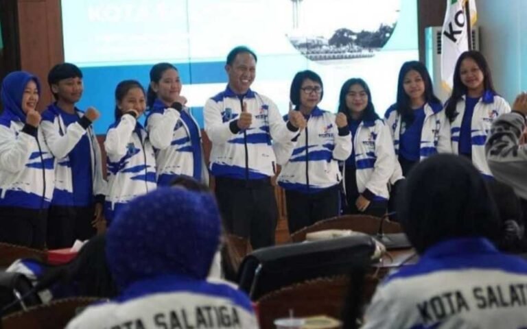 Sebanyak 137 peserta dilepas sebagai perwakilan Kota Salatiga untuk Festival Olahraga Daerah (Forda) Jateng 2024, yang akan dilaksanakan di Kabupaten Banyumas pada 5-7 Juli 2024. Pelepasan peserta ini dilakukan di Ruang Bhinneka Gedung DPRD Kota Salatiga pada 3 Juli 2024.