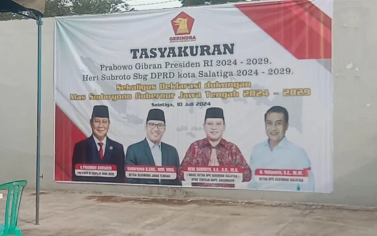 Ratusan anggota Relawan Ganesa Salatiga Raya berkumpul di kantor DPC Partai Gerindra Salatiga pada Rabu (10/7/2024) untuk menghadiri acara tasyakuran atas terpilihnya Prabowo Gibran sebagai Presiden RI 2024-2029 dan deklarasi dukungan kepada Sudaryono sebagai calon Gubernur Jawa Tengah 2024.