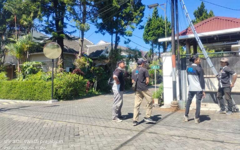 Menunggu rekomendasi dari PDIP terkait calon wali kota Salatiga 2024, tim Hartoko Budhiono memasang wifi gratis di seluruh wilayah Salatiga, terutama di fasilitas umum dan rumah ibadah di setiap RT dan RW.