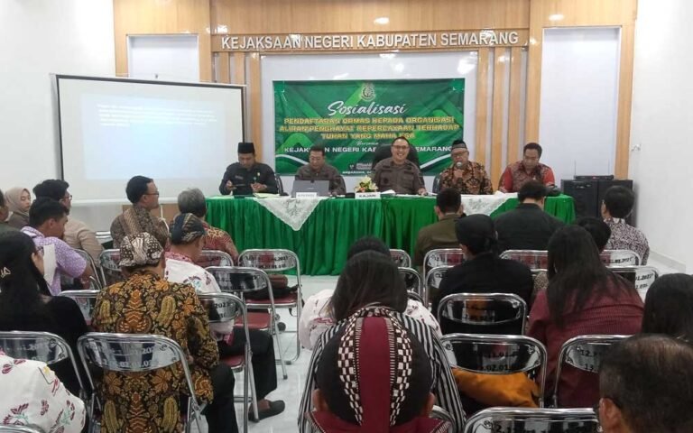 Kejaksaan Negeri (Kejari) Kabupaten Semarang menggelar sosialisasi Pengawasan Aliran Kepercayaan dan Aliran Keagamaan dalam Masyarakat (Pakem) pada Kamis (4/7/2024) sore, untuk mengantisipasi aliran kepercayaan yang dapat mengganggu ketertiban umum.