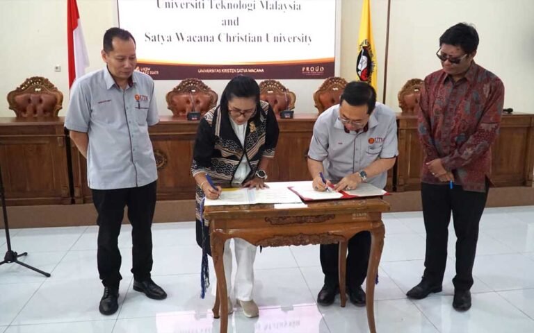Dalam upaya memperkuat jejaring akademik dan kolaborasi internasional, Universitas Kristen Satya Wacana (UKSW) menerima kunjungan Universiti Teknologi Malaysia (UTM) di Grha Kartini, Kampus Kartini UKSW, pada Jumat, 5 Juli 2024, untuk penandatanganan Memorandum of Understanding (MoU).