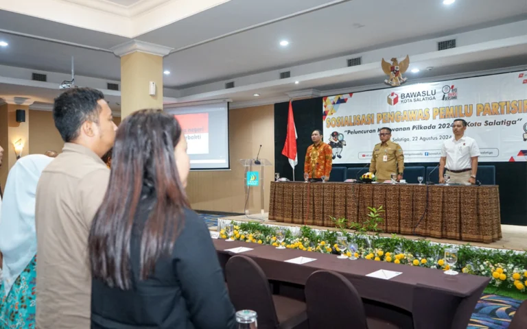 Bawaslu Kota Salatiga mengadakan sosialisasi pengawas pemilu partisipatif di Hotel Grand Wahid, Kamis (22/8/2024), dengan tema "Peluncuran Peta Kerawanan Pilkada 2024 di Kota Salatiga". Acara ini bertujuan untuk meningkatkan kualitas pengawasan Pilkada dengan mengidentifikasi potensi kerawanan dan pelanggaran pemilihan.