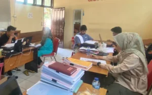 Satuan Reserse Kriminal (Satreskrim) Polres Salatiga, di bawah pimpinan AKP Arifin Suryani, berhasil mengungkap kasus dugaan eksploitasi seksual terhadap anak di Hotel Palapa, Salatiga. Tersangka, DS (31), warga Tamansari, Jakarta Barat, menggunakan aplikasi Michat untuk memperdaya korban berusia 16 tahun asal Wonogiri.