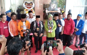 Ngesti Nugraha, calon Bupati Semarang, berpotensi menjadi calon tunggal dalam Pemilihan Bupati dan Wakil Bupati Semarang 2024 karena mendapat dukungan dari 14 partai politik parlemen dan nonparlemen. Ngesti, yang berpasangan dengan Nur Arifah, masih menunggu perkembangan hingga penutupan pendaftaran oleh KPU. Ketua KPU Kabupaten Semarang, Bambang Setyono, mengonfirmasi bahwa pasangan Ngesti-Nur Arifah telah mendaftar dengan berkas lengkap pada Rabu, 28 Agustus 2024.