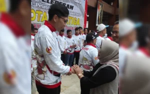 Pemerintah Kota Salatiga bersama KONI Salatiga mengadakan upacara pelepasan bagi 44 individu yang terdiri dari 30 atlet, 11 pelatih, dan 3 wasit yang akan berkompetisi dalam Pekan Olahraga Nasional (PON) XXI di Aceh Sumut. Upacara yang digelar di Pendopo Pakuwon pada Jumat malam, 30 Agustus 2024, ini menjadi momen penguatan semangat bagi kontingen Jawa Tengah.