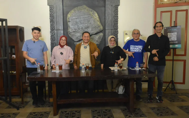 Dalam rangka memperingati Hari Jadi Kota Salatiga ke-1274, Yayasan Hampraloka dan Orlen Heritage mengadakan lomba fotografi bertema "Harmonia dalam Inovasi" yang berlangsung dari 11 hingga 28 Juli 2024. Sebanyak 15 karya fotografi terbaik berhasil dikumpulkan dan diseleksi.