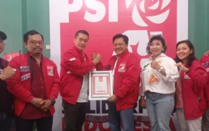 Menjelang Pemilihan Wali Kota (Pilwakot) Salatiga, muncul nama baru yaitu dr. Robby Hermawan dari Partai Solidaritas Indonesia (PSI), yang sebelumnya dikenal karena popularitasnya di bidang kesehatan kandungan. Ketua DPD PSI Kota Salatiga, Roy Sudiarto, menjelaskan bahwa dr. Robby diusung karena rekam jejaknya yang jelas dan bersih, terutama dalam melayani masyarakat selama 30 tahun.