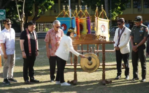 Sedikitnya 2.245 mahasiswa baru dari seluruh Indonesia mengikuti Orientasi Mahasiswa Baru (OMB) 2024 di Universitas Kristen Satya Wacana (UKSW), Salatiga, pada Senin, 12 Agustus 2024. Kegiatan yang dibuka secara resmi oleh Rektor UKSW, Prof. Dr. Intiyas Utami, mengusung tema "Toward A World Class Creative Minority" dan berlangsung hingga 17 Agustus 2024.