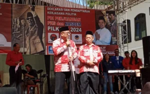 Pasangan Sinoeng Noegroho Rachmadi dan Budi Santoso resmi mendeklarasikan pencalonan mereka dalam Pilkada Salatiga 2024 pada Selasa (27/8/2024) setelah menerima rekomendasi dari DPP PDI-P, PKS, Nasdem, dan PAN. Deklarasi yang berlangsung di Gedung Korpri Kota Salatiga dihadiri oleh ratusan kader, tim sukses, relawan, dan simpatisan.