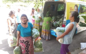 Pada hari Minggu, 4 Agustus 2024, di Kauman Kidul, Kecamatan Sidorejo, relawan "Bocahe Bapak" Kota Salatiga mengadakan aksi sosial dengan membagikan sayur gratis dalam suasana hangat dan penuh keakraban. Kegiatan ini bertujuan membantu memenuhi kebutuhan pangan masyarakat sekaligus menunjukkan dukungan terhadap calon gubernur Jawa Tengah, Komjen Pol Ahmad Luthfi.