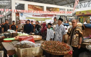 Pj Wali Kota Salatiga H Yasip Khasani SIP MM mengumumkan rencana Pemkot Salatiga untuk mengumandangkan Lagu Indonesia Raya setiap hari di sejumlah area publik, dengan tujuan meningkatkan persatuan dan nasionalisme anak bangsa. Pernyataan ini disampaikan saat kegiatan Mendengarkan Bersama Lagu Kebangsaan Indonesia Raya di Pasaraya I Jalan Jenderal Sudirman Salatiga pada Kamis (1/8), yang dihadiri oleh Ketua DPRD Dance Ishak Palit MSi, tokoh agama, dan tokoh masyarakat.