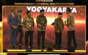 Wapres Ma'ruf Amin Berikan Penghargaan UHC Awards kepada 493 Kepala Daerah